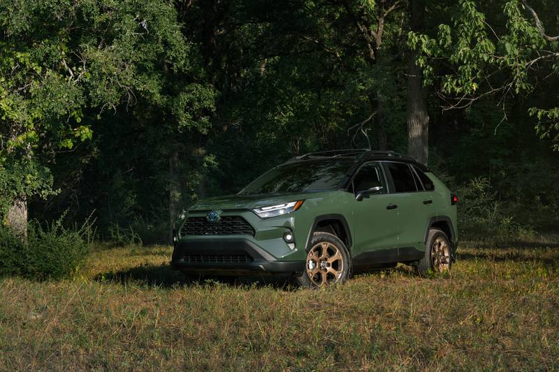 ماشین کامپکت Steamroller: تویوتا RAV4 مدل ۲۰۲۴ با قیمت پایه ۲۹۸۲۵ دلار