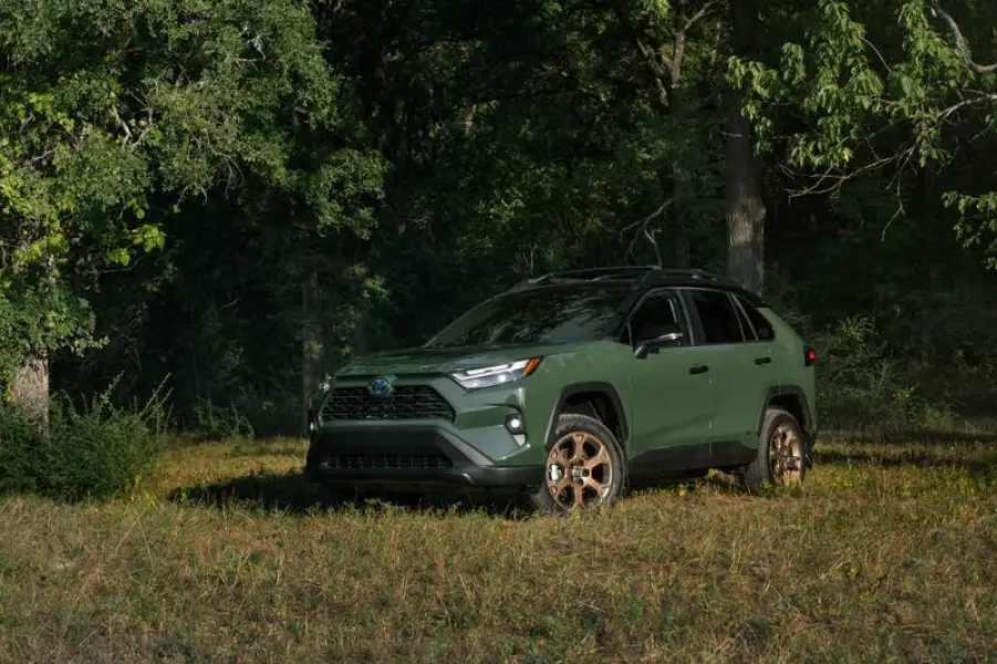 ماشین کامپکت Steamroller: تویوتا RAV4 مدل ۲۰۲۴ با قیمت پایه ۲۹۸۲۵ دلار